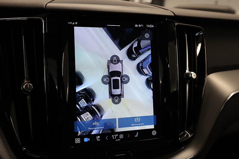 Volvo XC60 Recharge T6 AWD 350hk Plus Dark Pano Drag 360