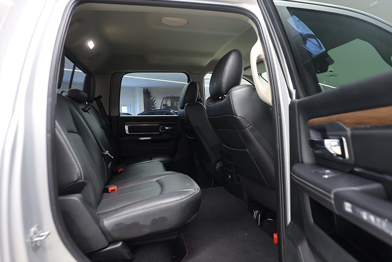 RAM 1500 Crew Cab 5.7 V8 4x4 Laramie Ram Box MOMS