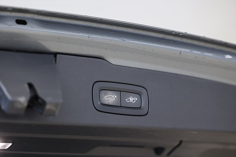 Volvo V60 T8 Twin Engine AWD 392hk Inscription H/K Värmare