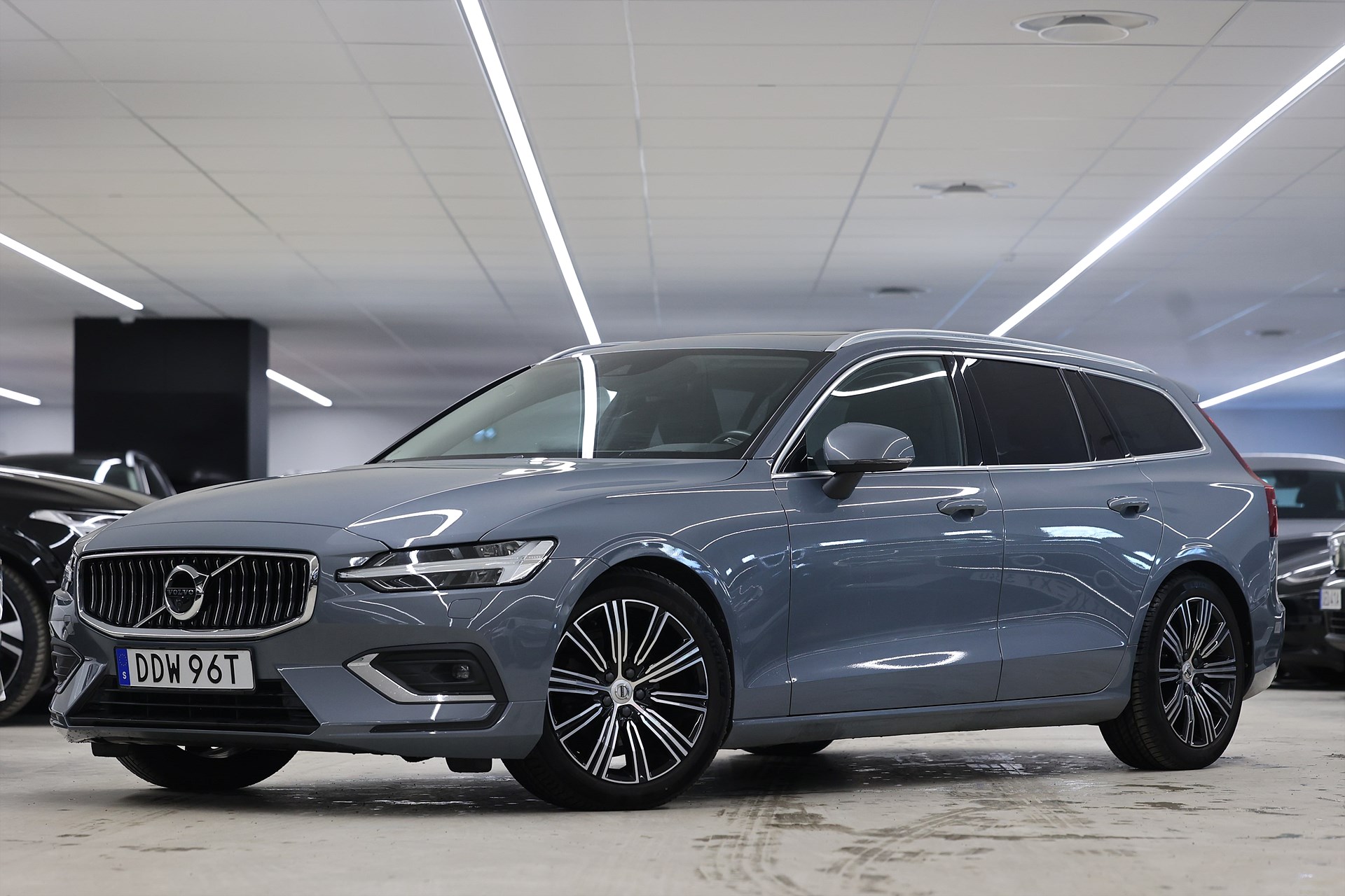 Volvo V60 B3 163hk Inscription H/K HUD Pano Massage 360 Drag