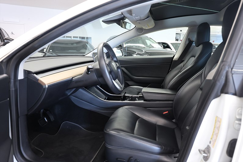 Tesla Model 3 Standard Range Plus 325hk AP Pano Läder Navi