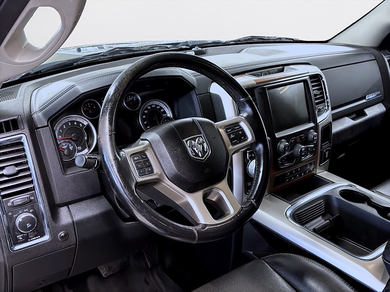 3.0 V6 EcoDiesel 4x4 Laramie Flaklock Drag Luftfjädring