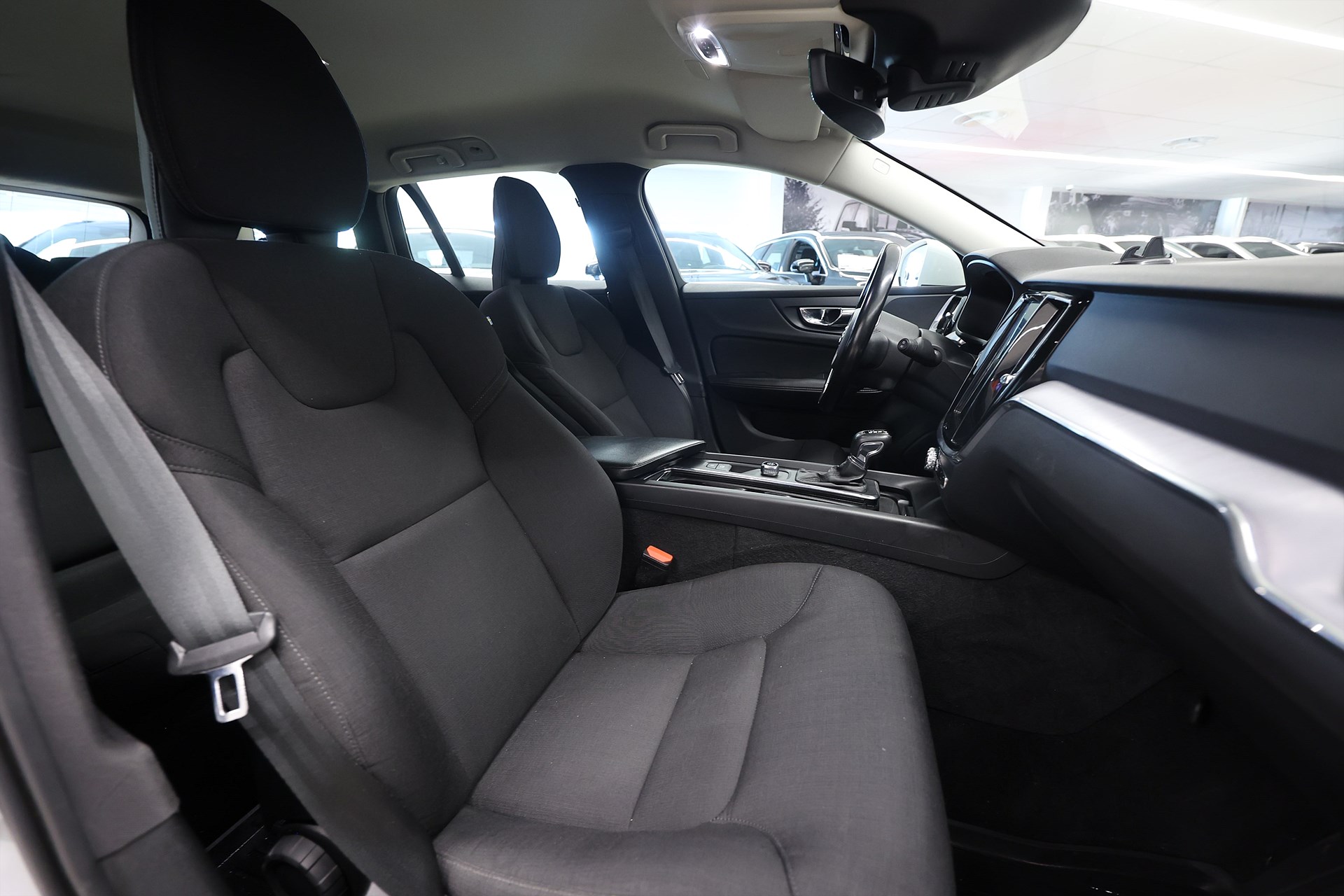 Volvo V60 D4 AWD 190hk *Hjulkampanj!* Momentum Drag