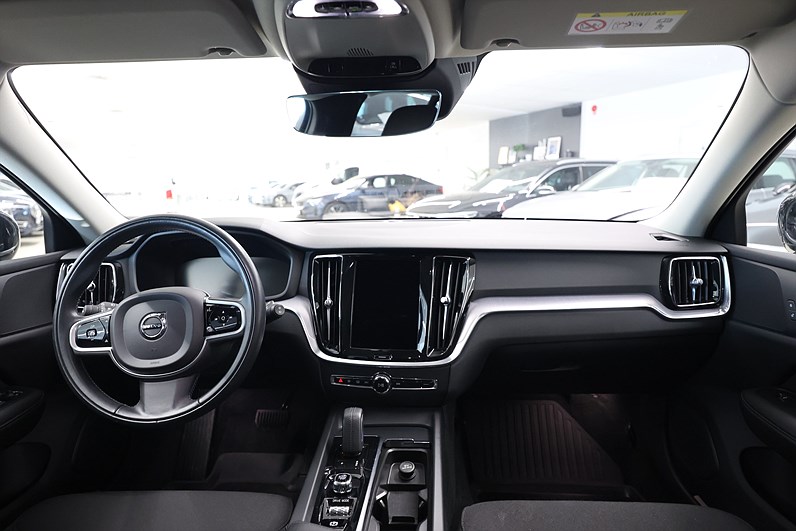 Volvo V60 B4 197hk Momentum B-kamera Keyless Drag VOC MOMS