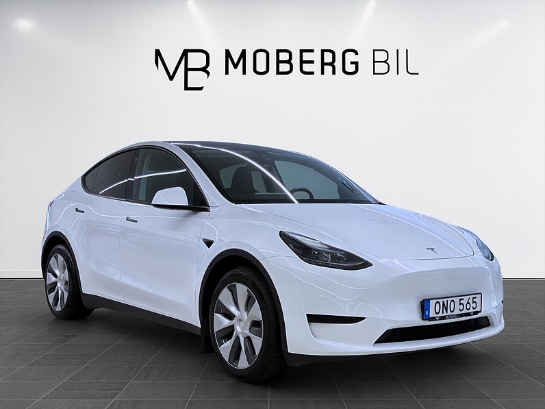 Tesla Model Y Standard Range 299hk Pano B-Kamera Drag Läder
