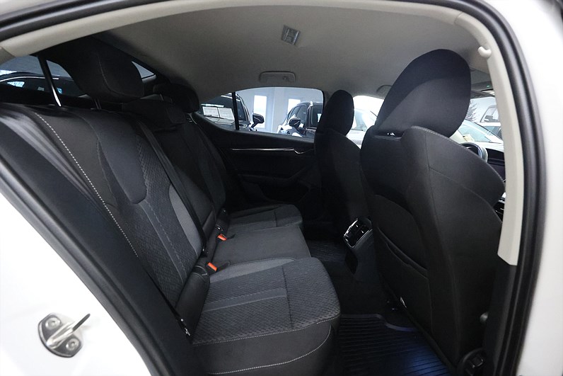 Skoda Octavia 1.0 TSI 110hk Style Keyless CarPlay Drag B-Kamera