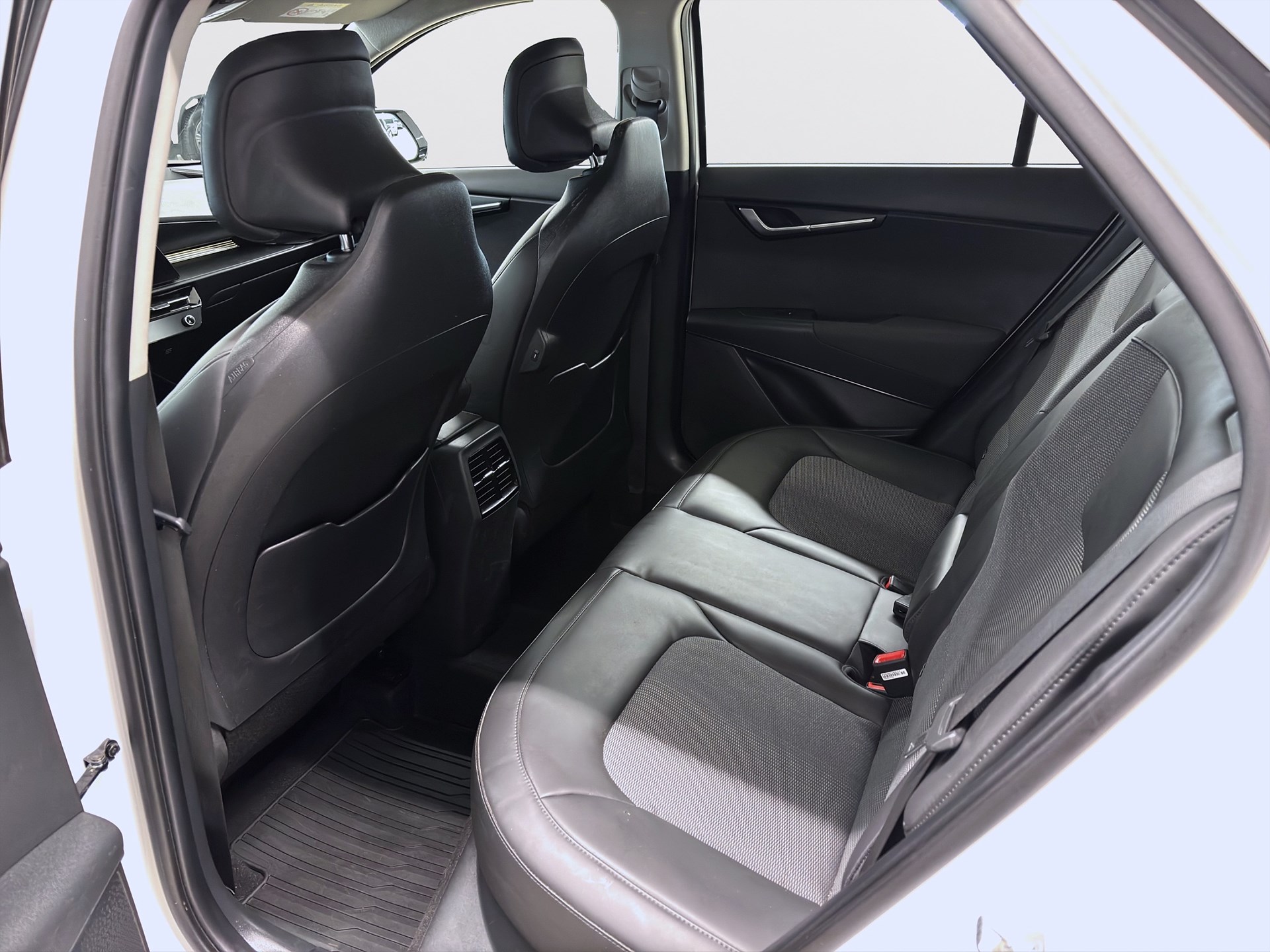 Kia Niro Plug-In-Hybrid DCT 183hk Action B-Kamera Keyless PDC