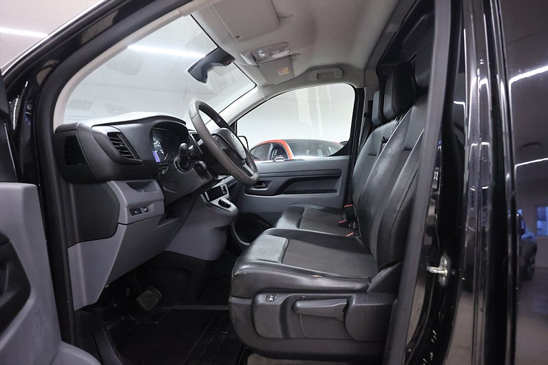 Citroën Jumpy Van 2.0 BlueHDi 177hk L2 Värmare Drag MOMS