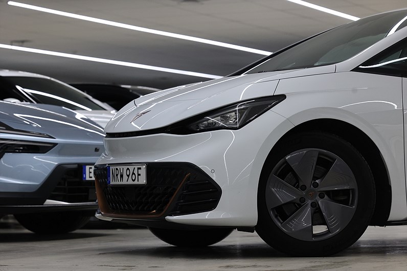 Cupra Born 204hk *Hjulkampanj!* Värmare B-kamera Navi Farth