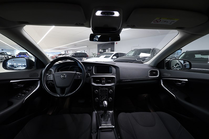 Volvo V40 Cross Country T3 152hk Kinetic H/K Värmare LED