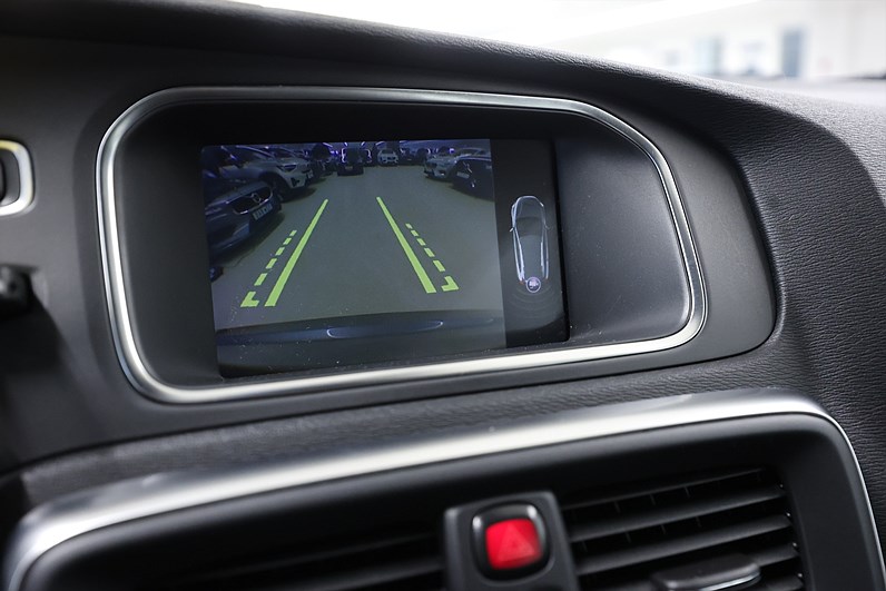 Volvo V40 Cross Country D3 150hk Momentum Värmare BLIS