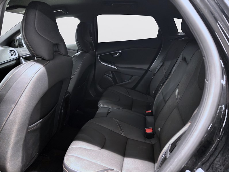 Volvo V40 Cross Country D4 190hk Business Adv Värmare PDC