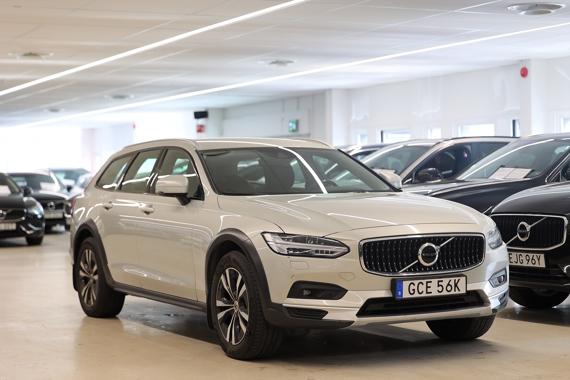 Volvo V90 Cross Country D4 AWD Momentum B-kamera Keyless MOMS