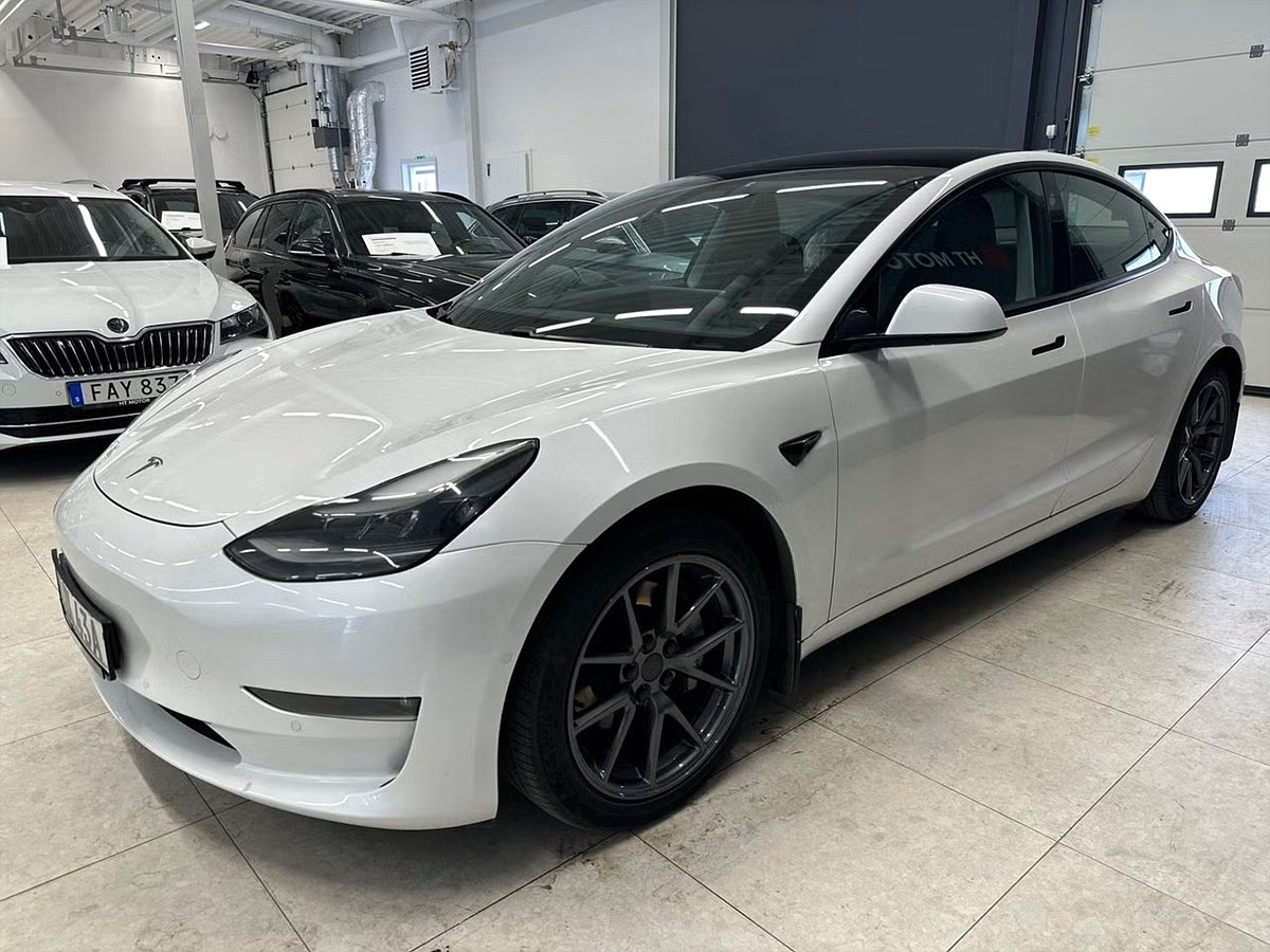 Tesla Model 3 – bild 3