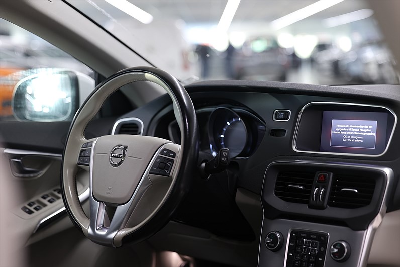 Volvo V40 D2 120hk Business Adv Keyless B-kamera Värmare