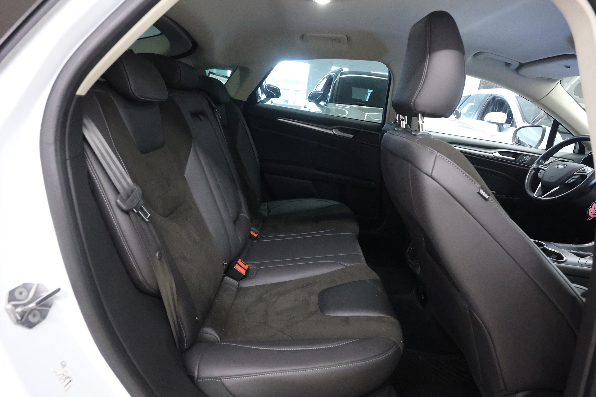 Ford Mondeo 2.0 TDCi 150hk Titanium Business Navi Keyless B-Kamera