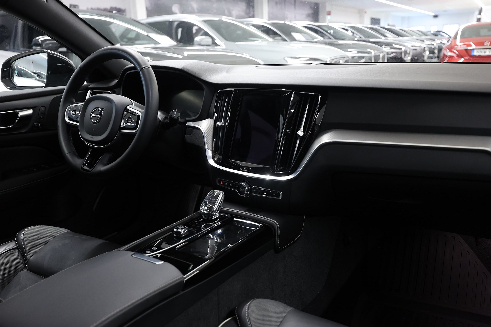 Volvo V60 Recharge T6 AWD 350hk Plus Dark Värmare B-kamera Navi