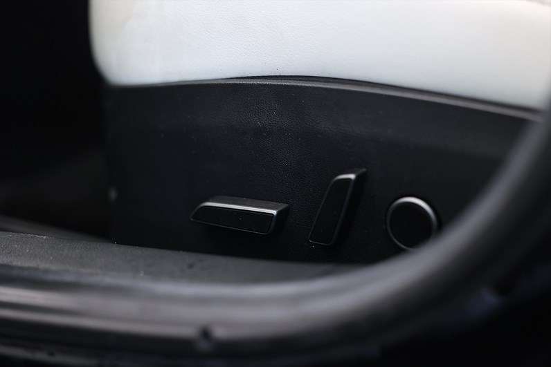 Tesla Model 3 Long Range AWD 440hk AP Pano Läder Navi Drag
