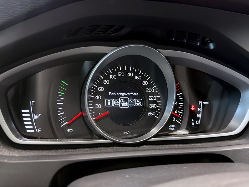 Volvo V40 T2 122hk Momentum Business Adv Värmare