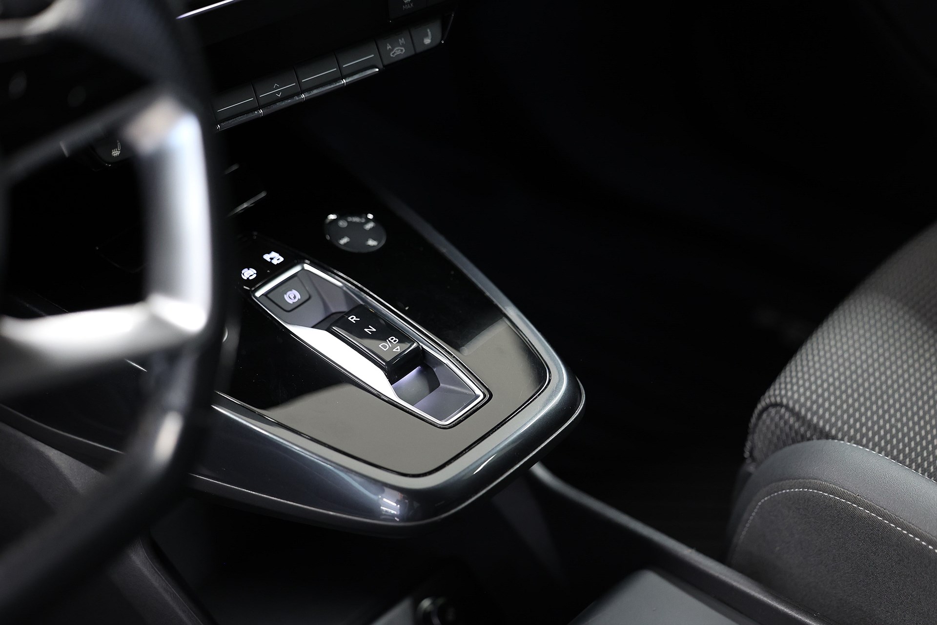 Audi Q4 40 e-tron S Line B-kamera Drag Adapth Farth Cockpit 82kWh