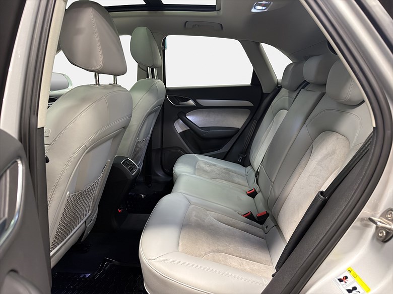 Audi Q3 2.0 TFSI quattro Panorama Navi Drag 2014, silver – bild 17 av 25, begagnad hos Niber i Järfälla