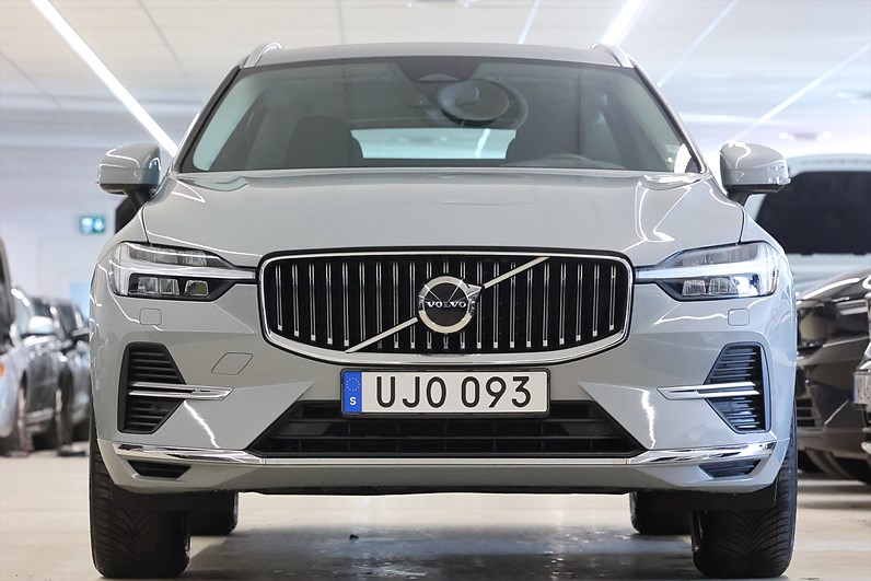 Volvo XC60 Recharge T6 AWD 350hk Core Pano Keyless Navi Drag