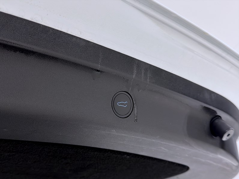 Tesla Model Y Long Range 514hk Pano Drag B-Kamera Läder MOMS