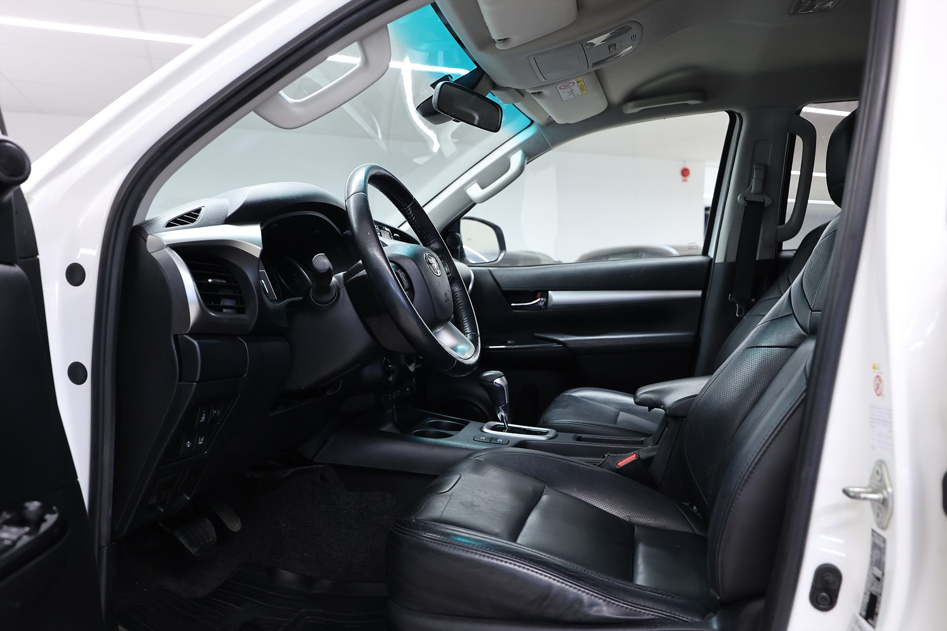 Toyota Hilux Dubbelhytt 2.4 AWD 150hk Invicible Drag Flaklock