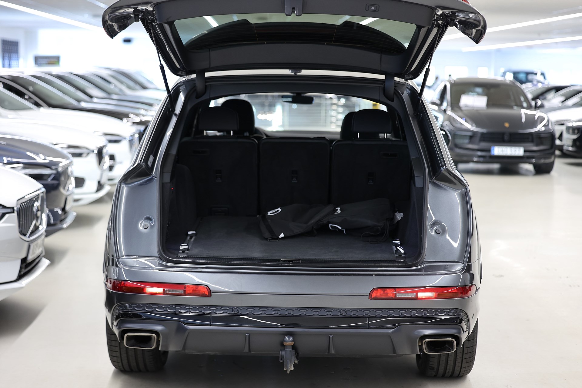 Audi Q7 60 TFSI e quattro S-line 490hk Svart Optik Drag Leasbar