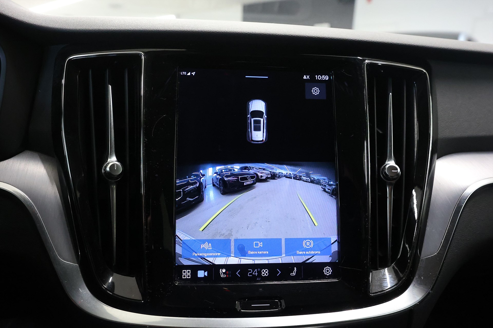 Volvo V60 Recharge T6 AWD 350hk Navi Värmare Drag Keyless