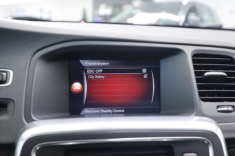 Volvo V60 D4 190hk Summum Värmare B-kamera Navi Skinn