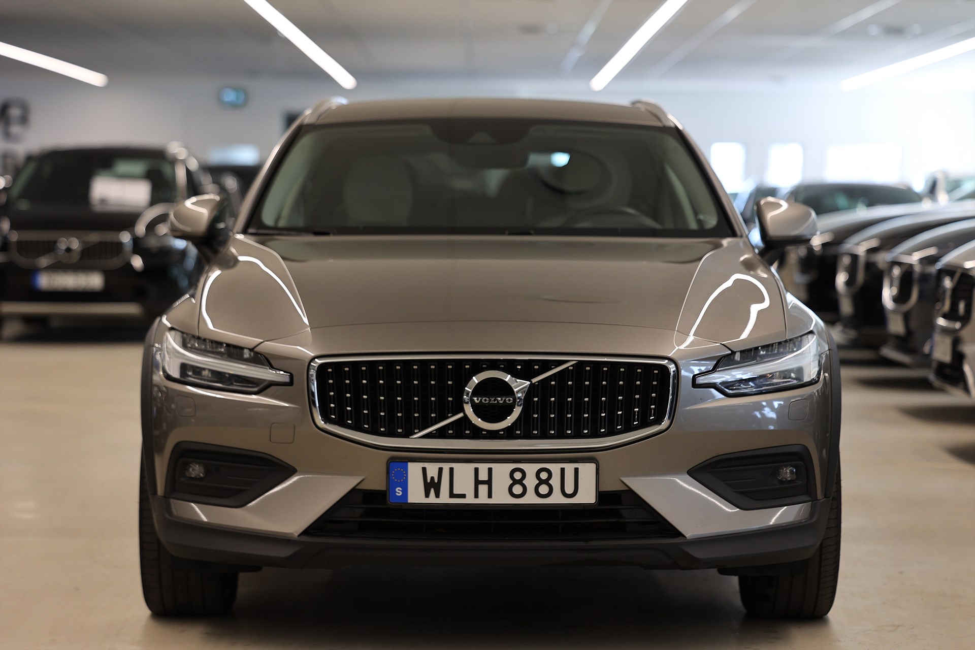 Volvo V60 Cross Country B4 Momentum H/K B-Kamera Skinn Keyless