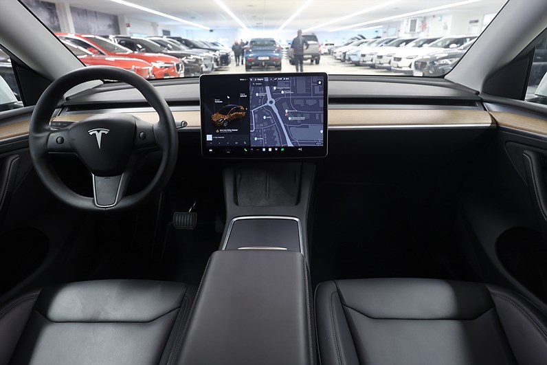 Tesla Model Y Long Range AWD 514hk *Kampanj!* AP Pano Drag