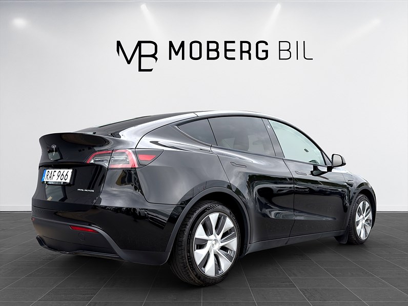 Tesla Model Y Long Range AWD 514hk Pano Läder Navi B-Kamera
