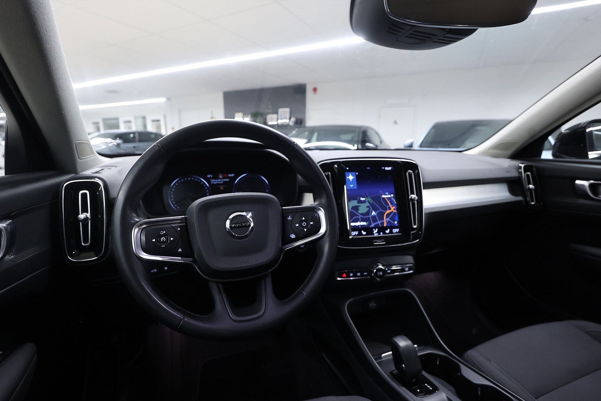 Volvo XC40 T4 Recharge 211hk *Hjulkampanj!* Momentum Värmare