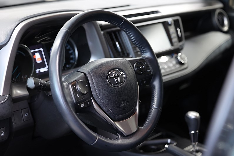 Toyota RAV4 Hyrbid 197hk X-Edition B-kamera Drag MOMS