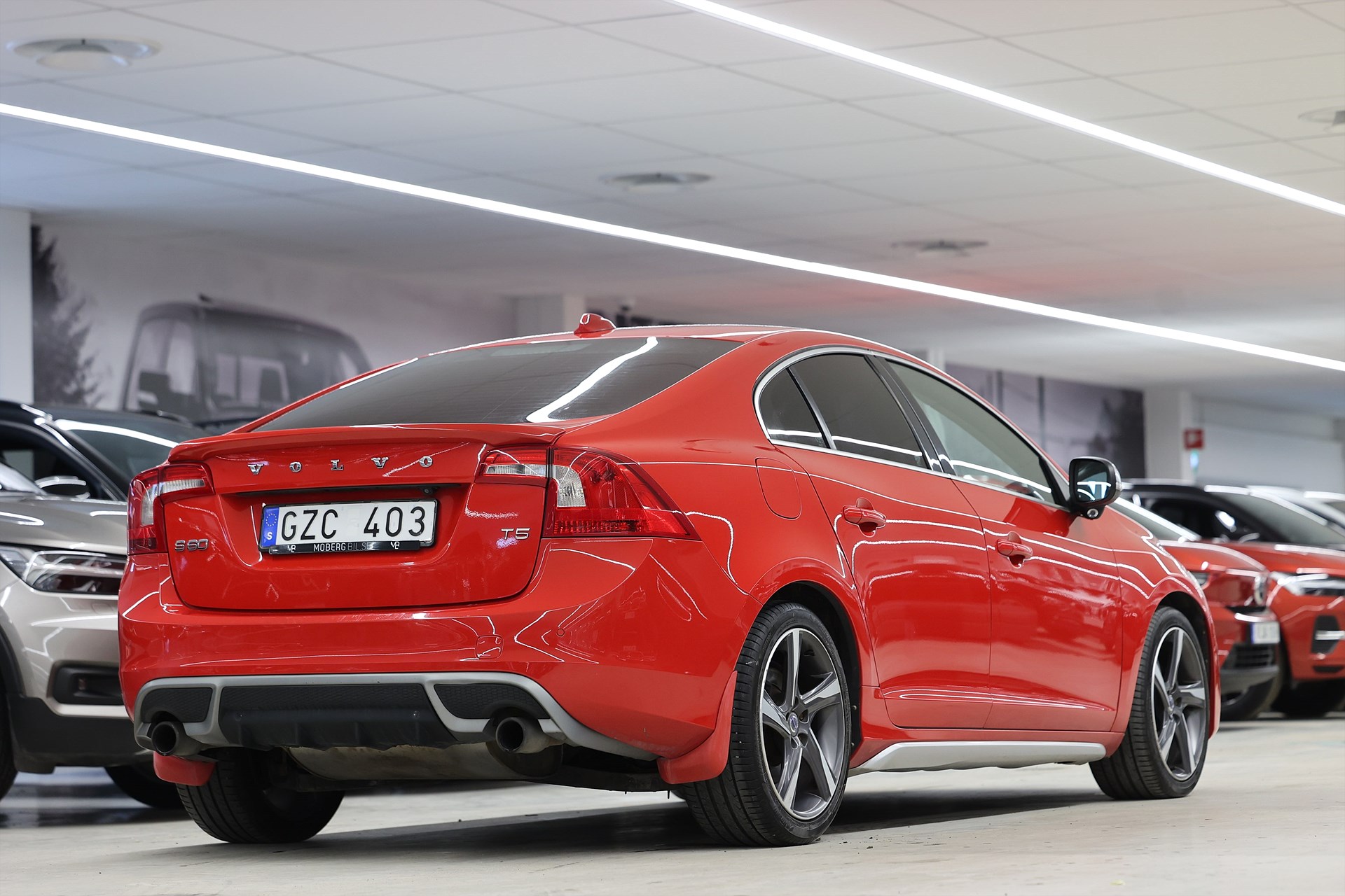 Volvo S60 T5 240hk R-Design Pano B-kamera Värmare