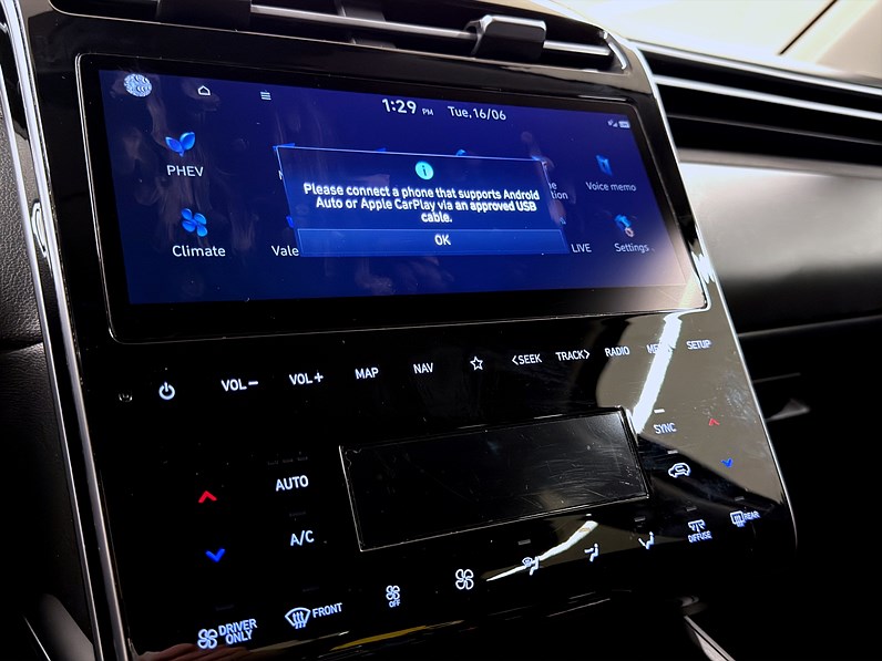 Hyundai Tucson PHEV 265hk Helg på Moberg! Essential B-Kamera Drag Navi