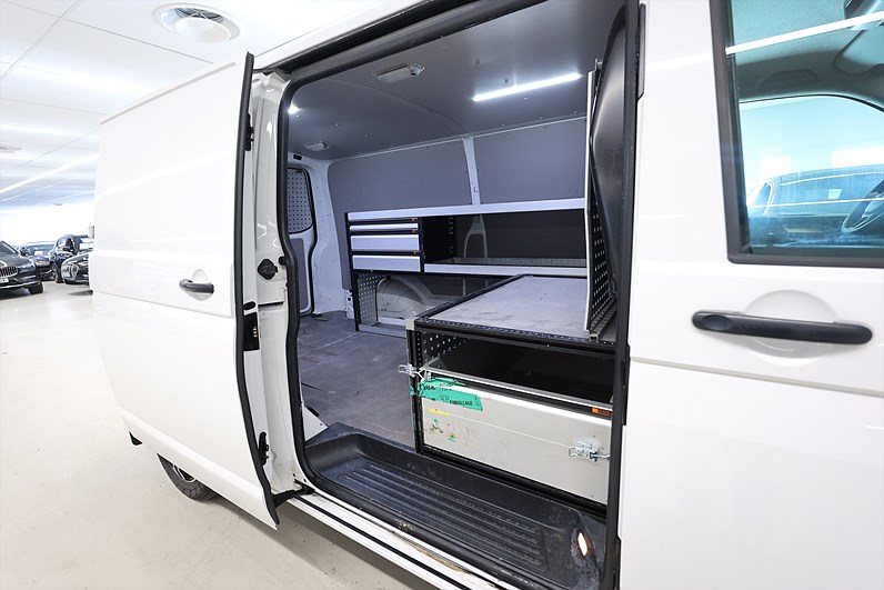 Volkswagen Transporter T28 2.0 TDI 150hk V-Inrett 3-Sits Drag MOMS