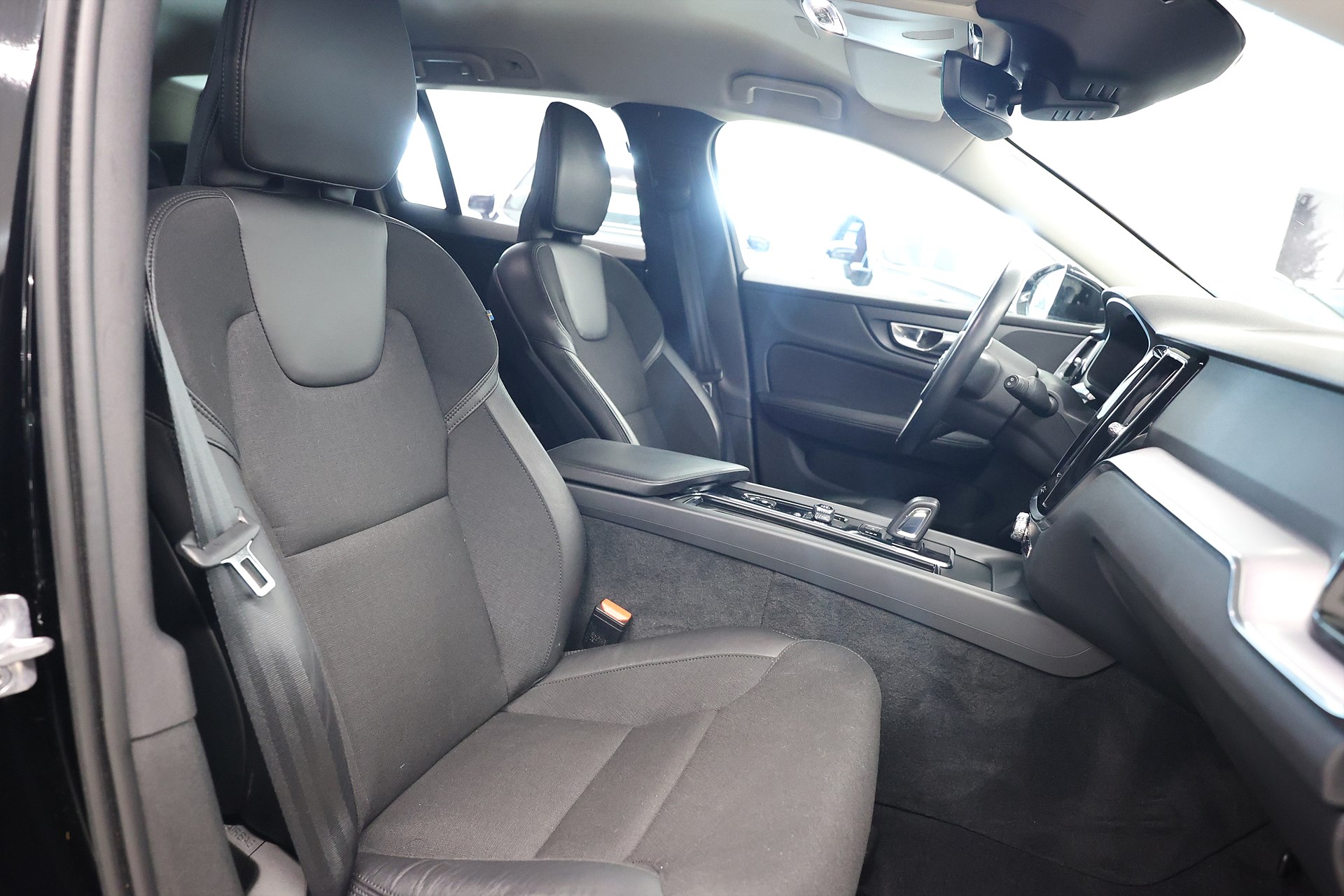 Volvo V60 B4 197hk Momentum B-kamera Keyless Drag VOC MOMS
