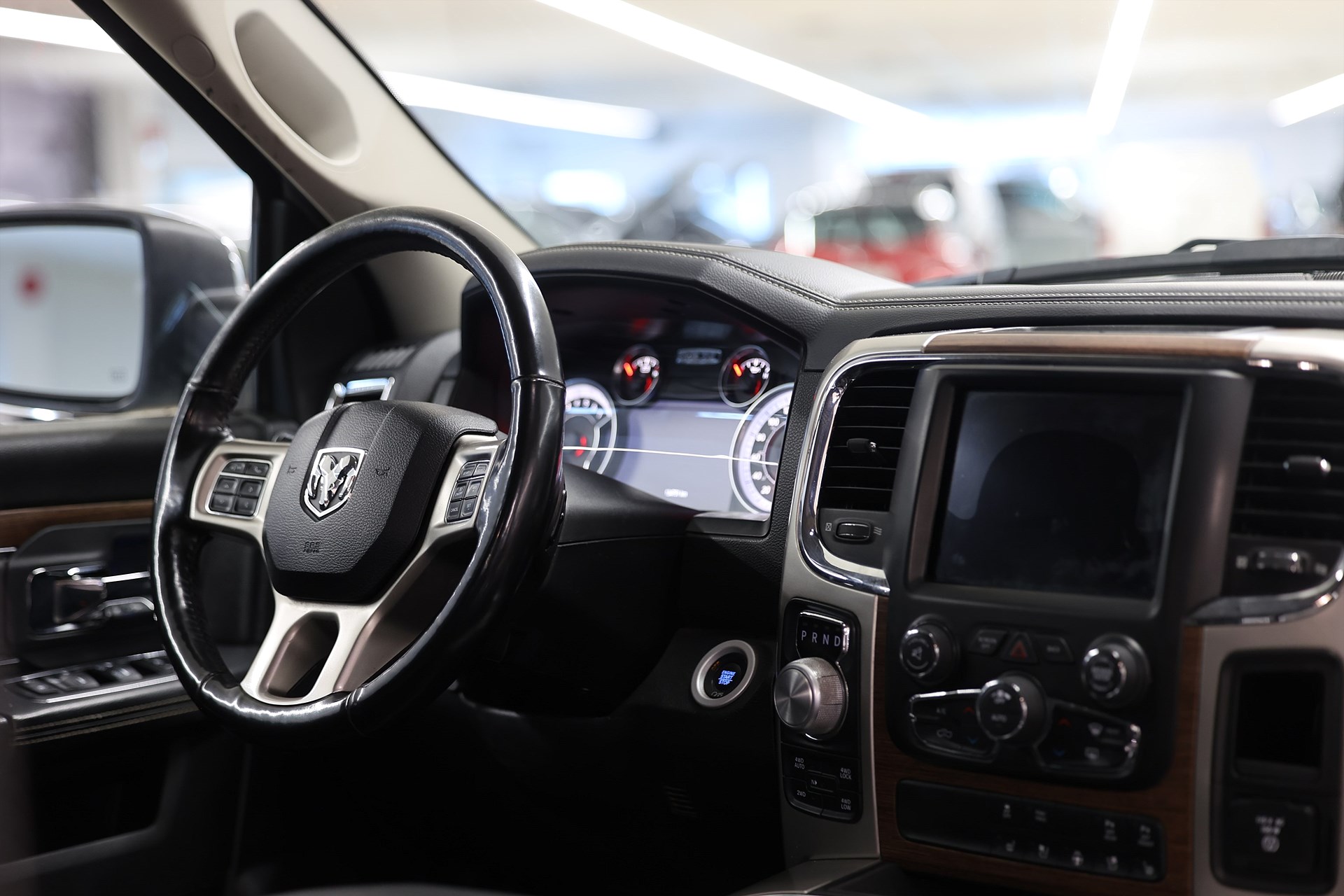 RAM 1500 Crew Cab 5.7 V8 4x4 Laramie Ram Box MOMS