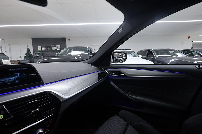 BMW 530i Sedan 252hk M Sport Shadow HiFi Drag
