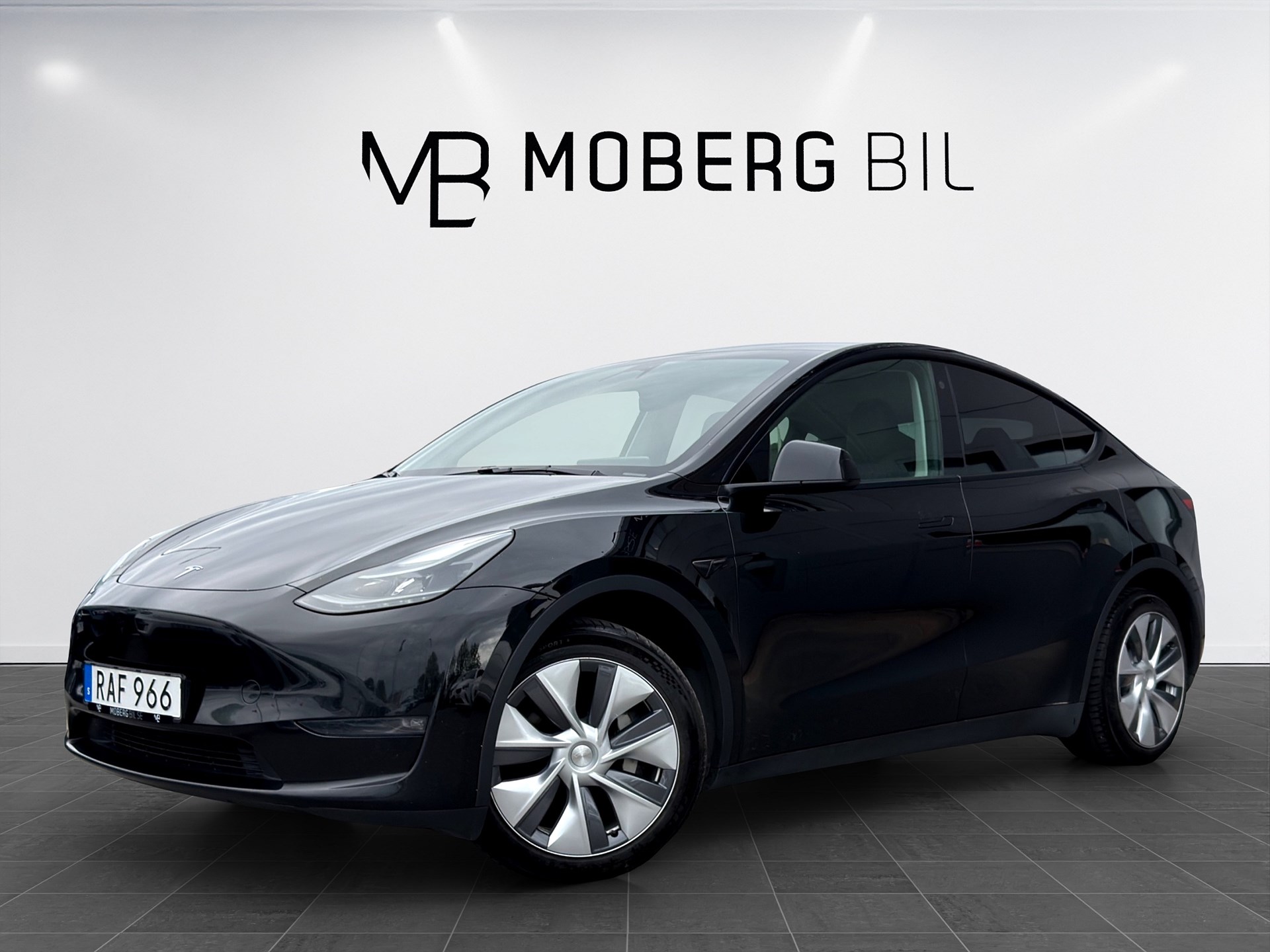 Tesla Model Y Long Range AWD 514hk Pano Läder Navi B-Kamera