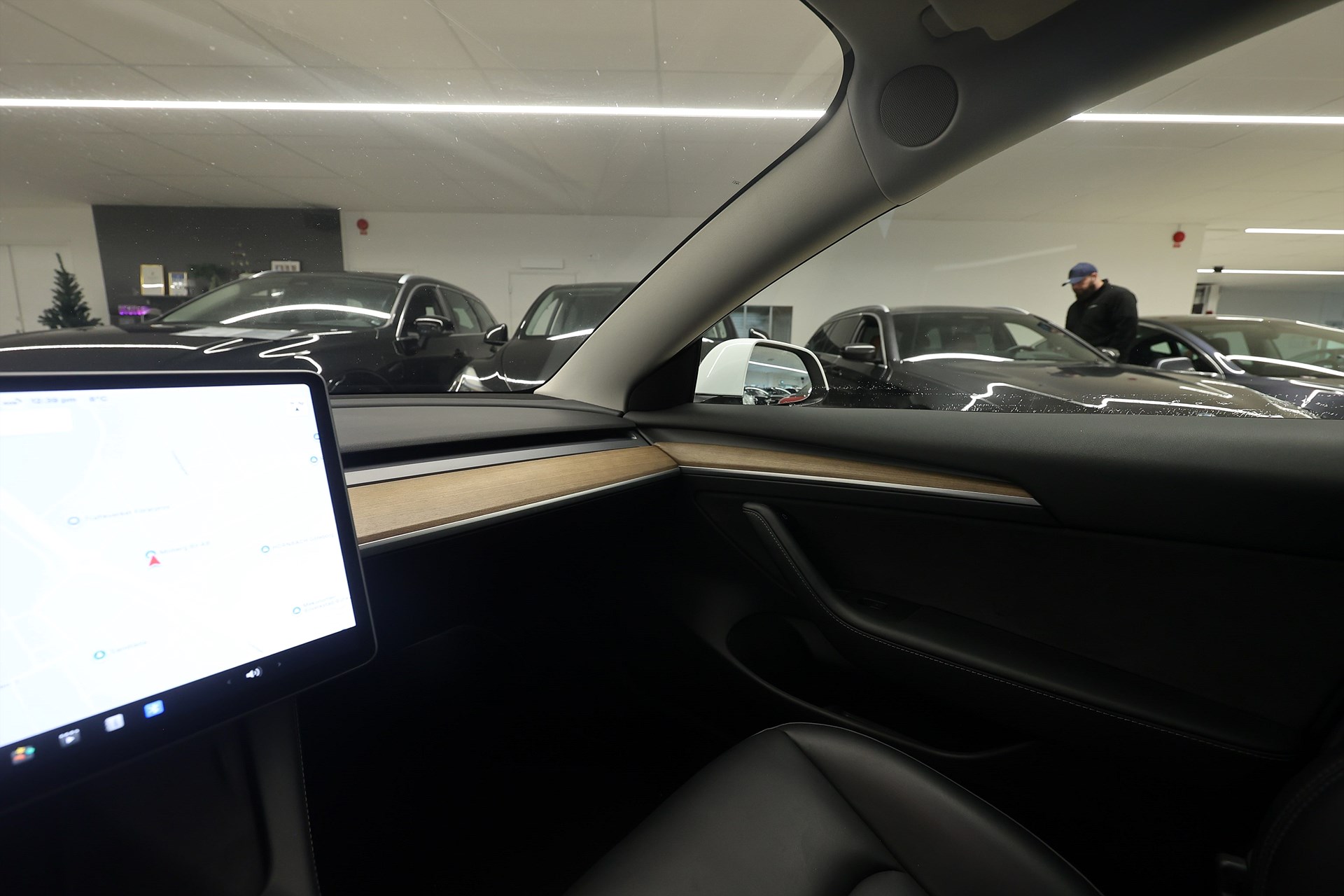 Tesla Model 3 Long Range AWD 440hk AP Pano Läder