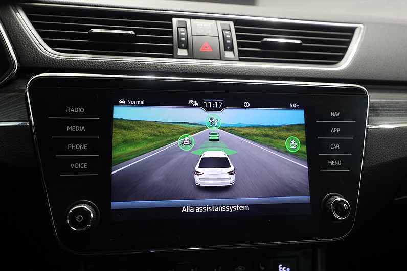 Skoda Superb iV Combi 1.4 TSI 218hk Style Drag Navi