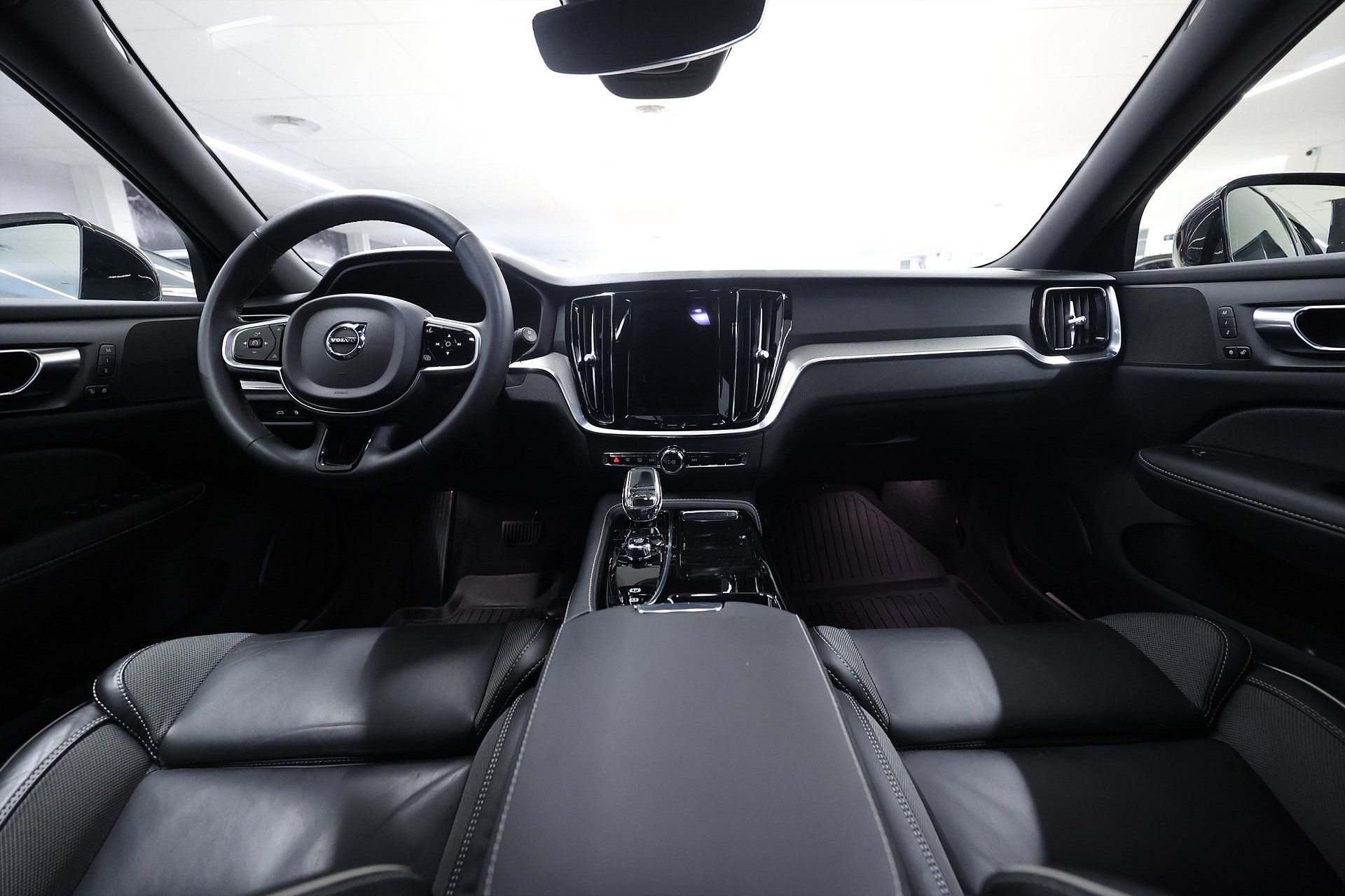 Volvo V60 Recharge T6 AWD 350hk Plus Dark Värmare B-kamera Navi