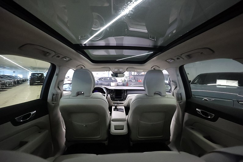 Volvo XC60 Recharge T8 AWD 456hk Plus Dark Pano 360 Drag