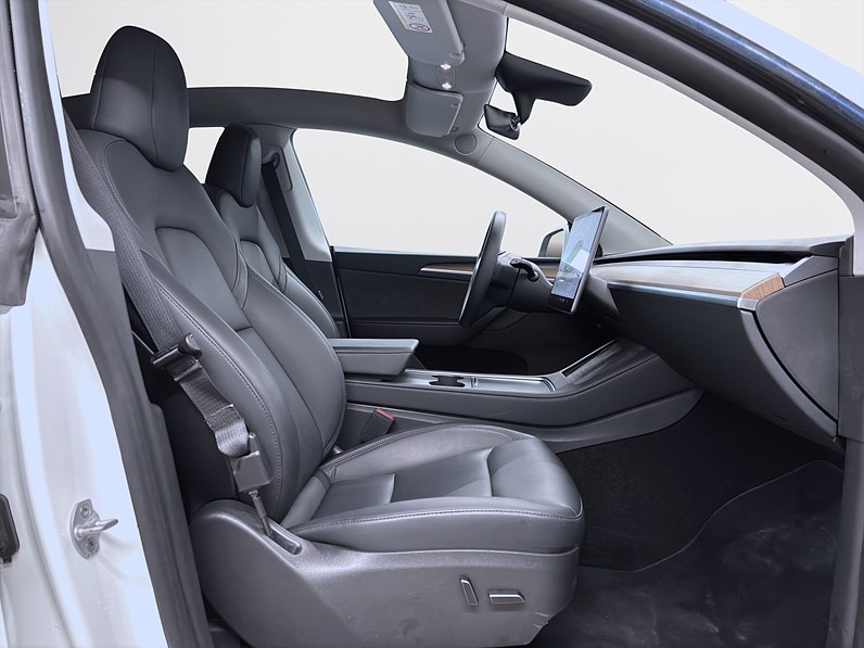Tesla Model Y Long Range 514hk Helg på Moberg! Pano Läder Navi B-Kamera