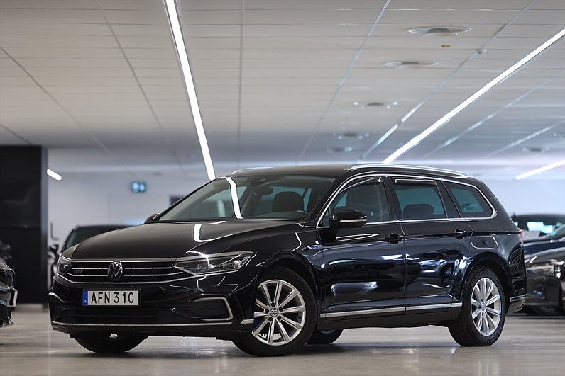 Volkswagen Passat SC GTE 218hk Executive Alcantara Drag B-Kamera