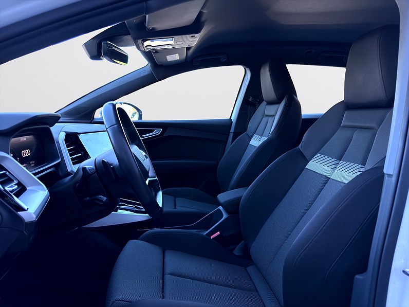 Audi Q4 40 e-tron 204hk Comfort CarPlay Värmare Drag PDC